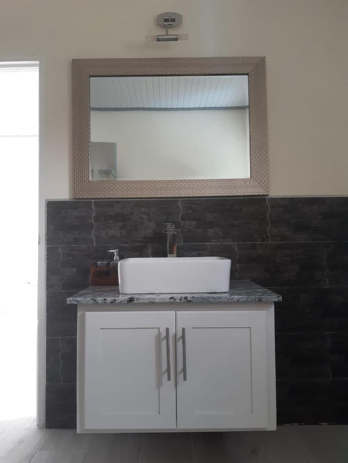Tranquility Suites- Feels Like Home Choiseul Bagian luar foto