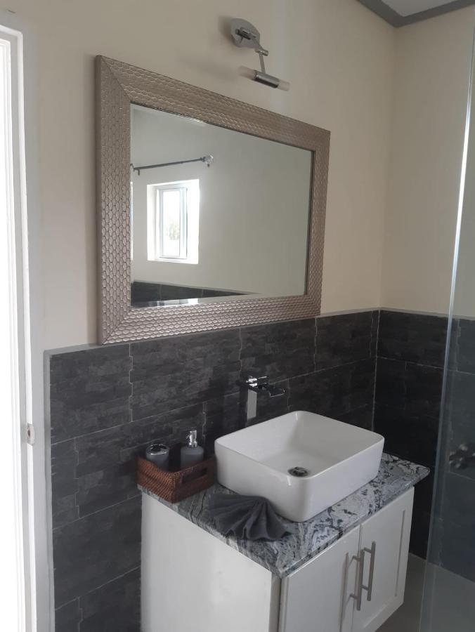 Tranquility Suites- Feels Like Home Choiseul Bagian luar foto