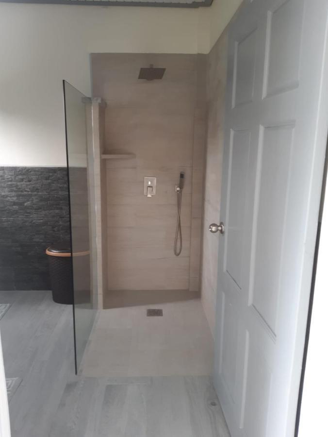 Tranquility Suites- Feels Like Home Choiseul Bagian luar foto