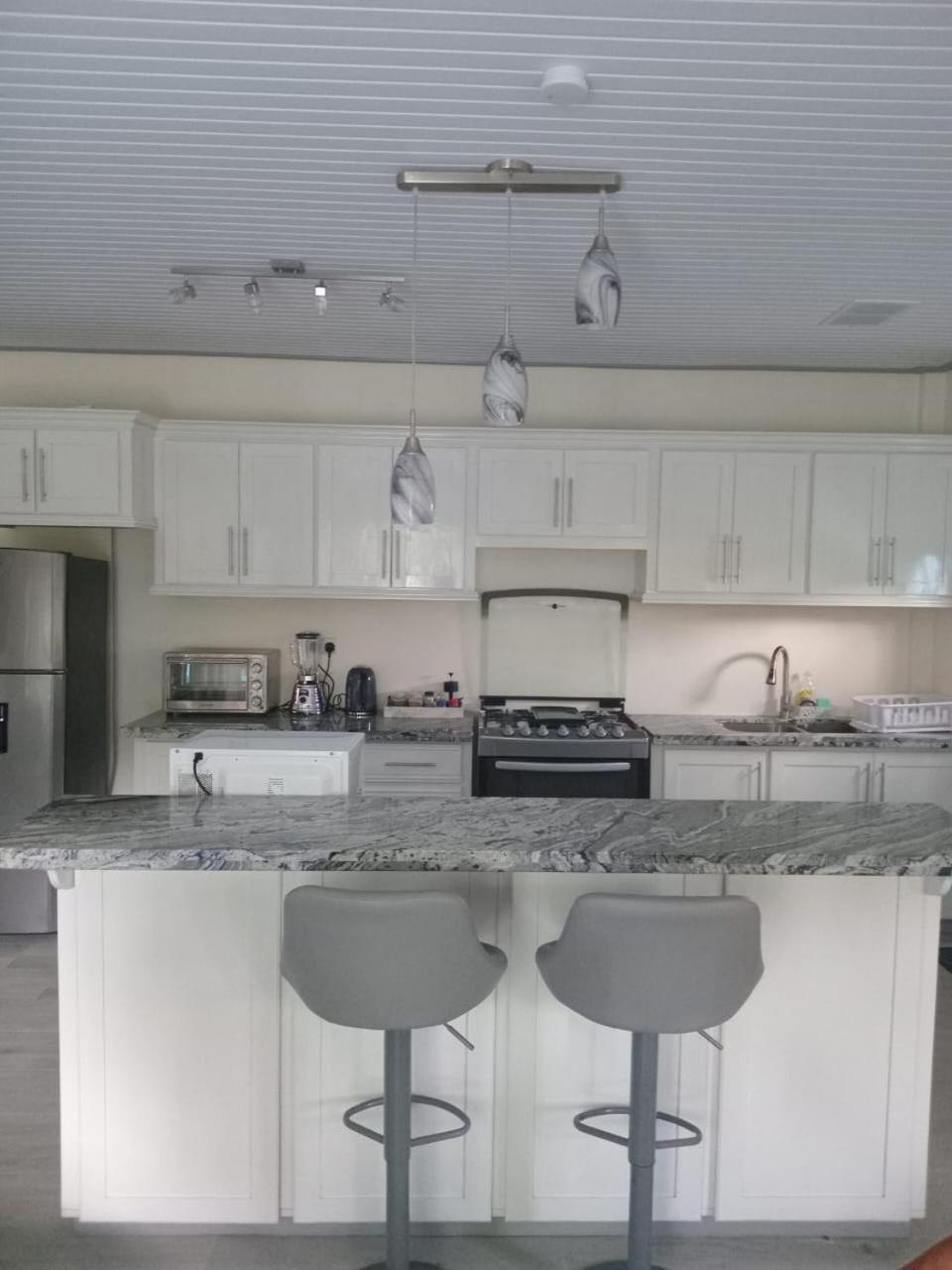 Tranquility Suites- Feels Like Home Choiseul Bagian luar foto
