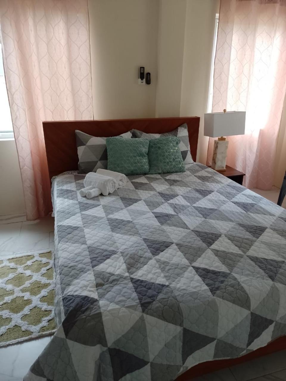 Tranquility Suites- Feels Like Home Choiseul Bagian luar foto